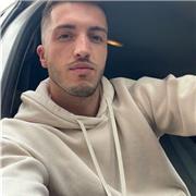 Soy un chico extrovertido, con experiencia en el sector de la enseñanza a través de cualquier tipo de deporte
